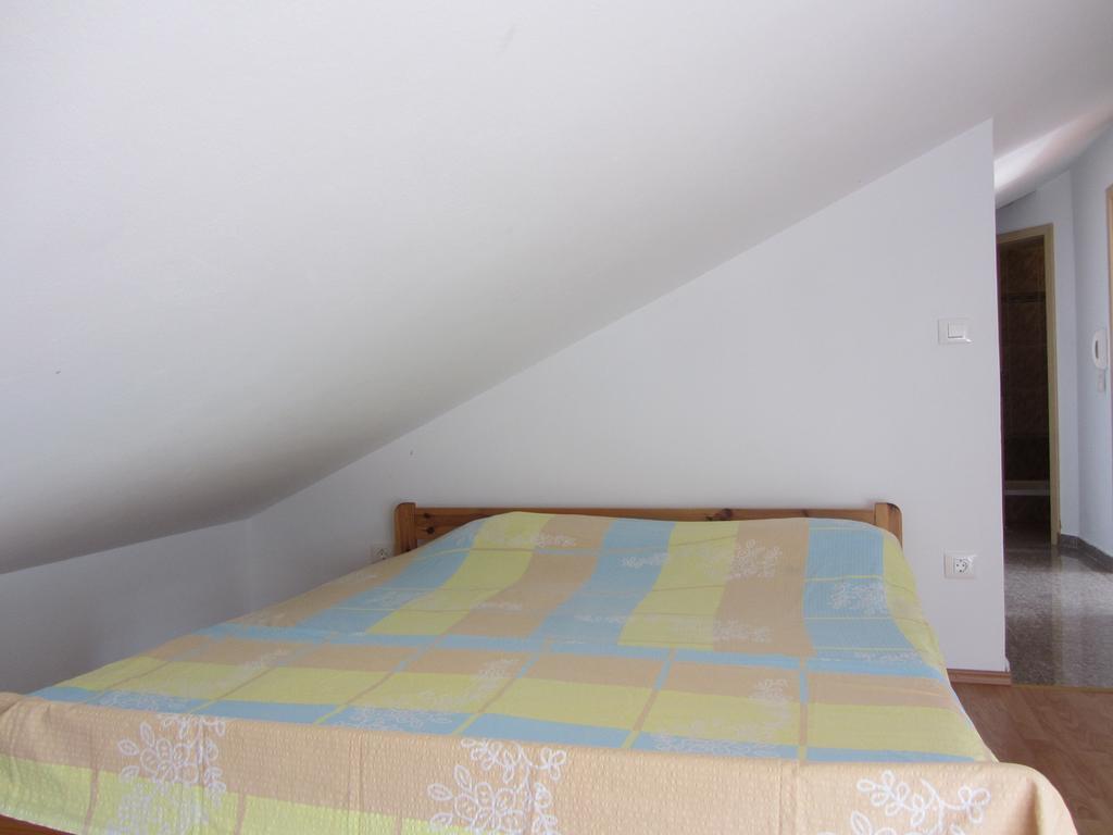 Apartments Dilja Malinska Cameră foto